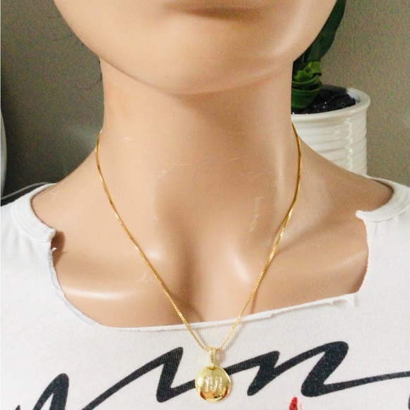 Very nice initials M necklace pendant surrounded with fashion - Picture 4 of 8